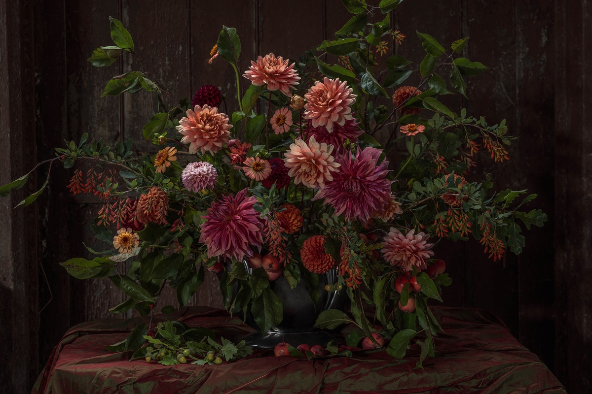 An autumn flower arrangement by Rachel Siegfried at Green & Gorgeous, Oxfordshire
