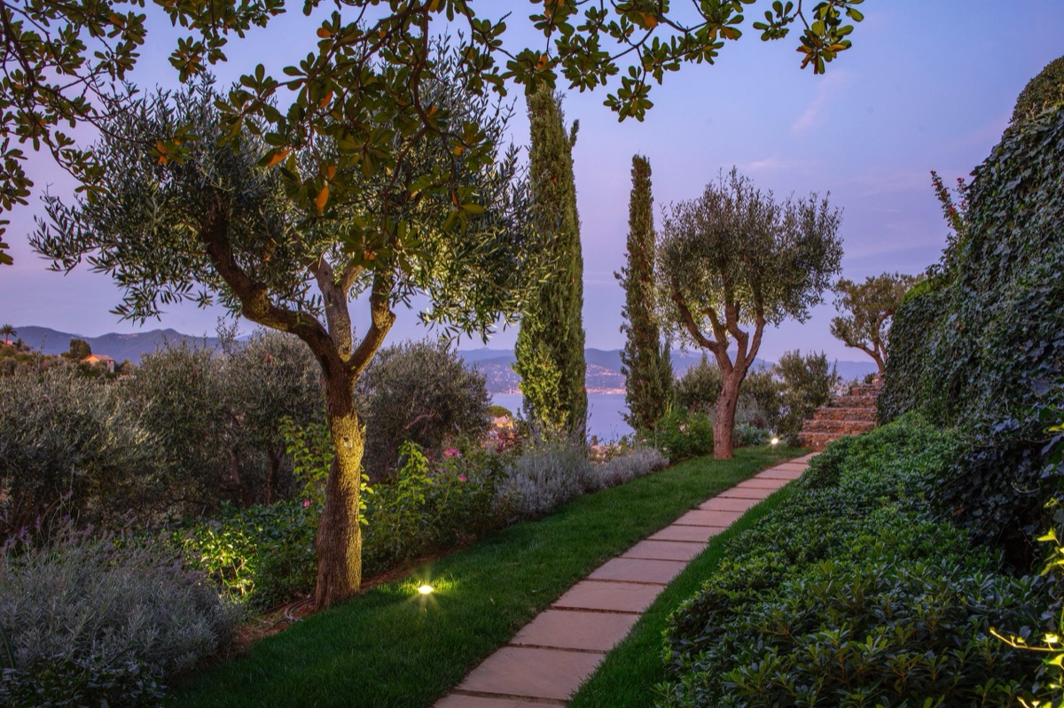 Mediterranean gardens and interiors – photograph 11 of 25 by Clive Nichols